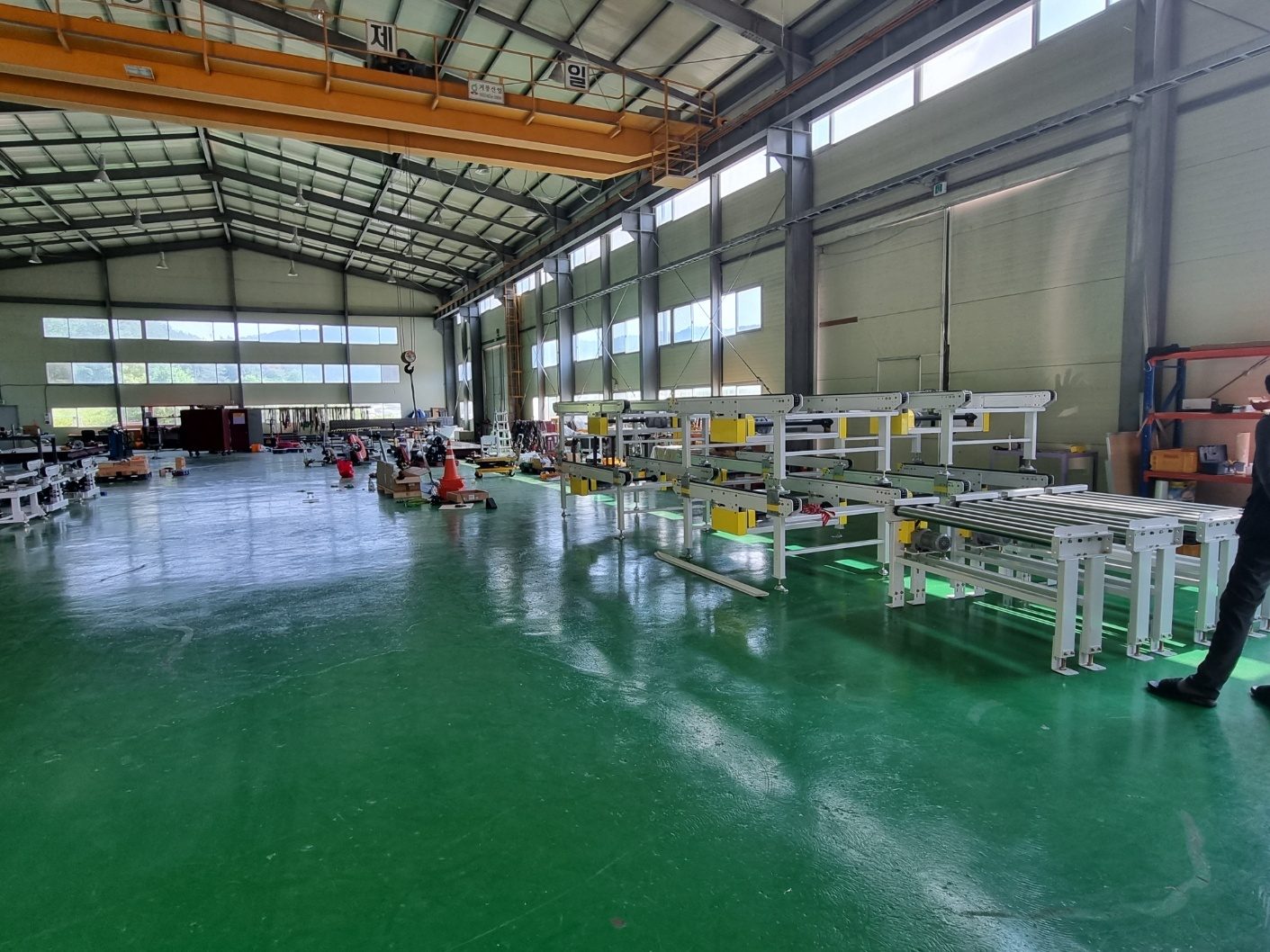 컨베이어 라인 제작 현장